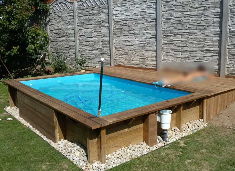 dřevěný bazén částečně zapuštěný